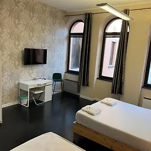 Guest house The Rock House Affittacamere Con Bagno Privato, Piacenza